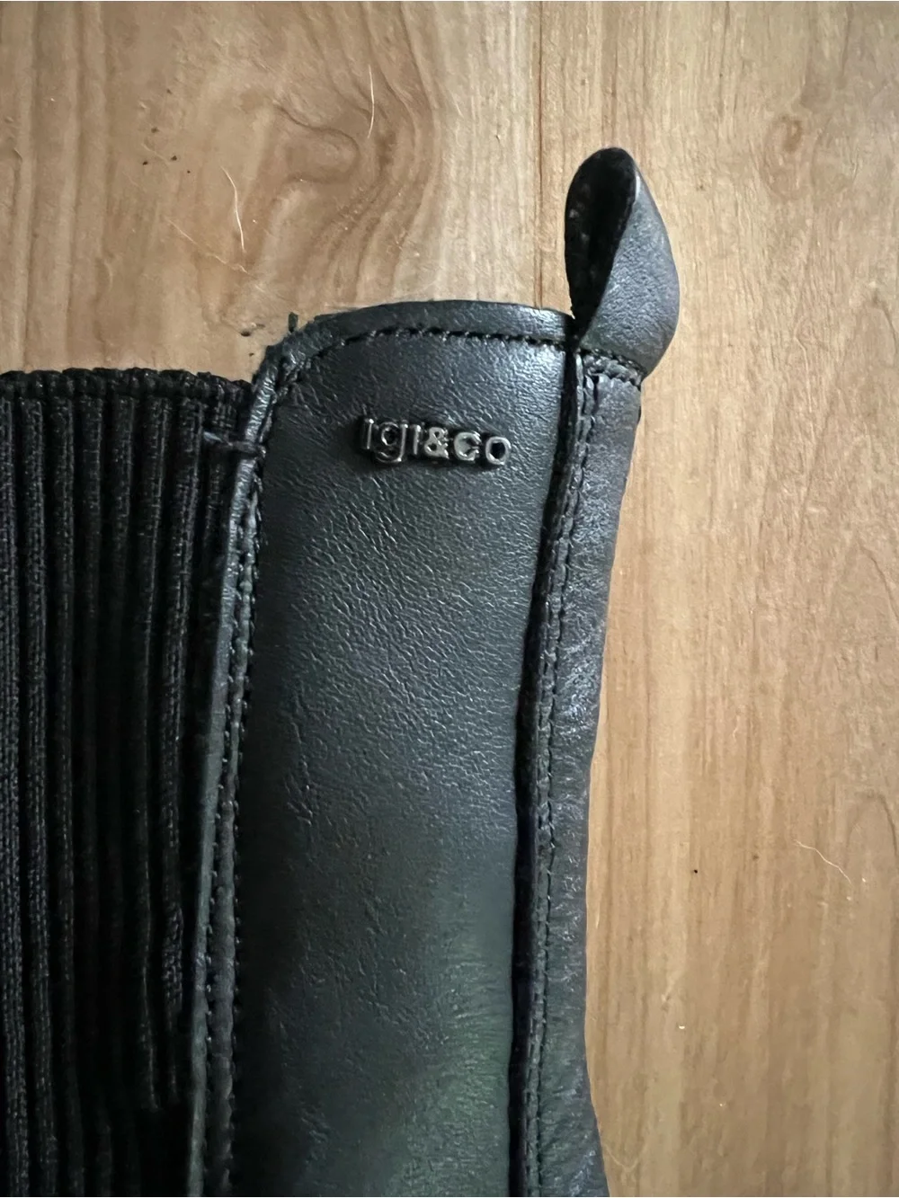 Women's Black Platform Chelsea Boots with Ribbed Elastic Panels